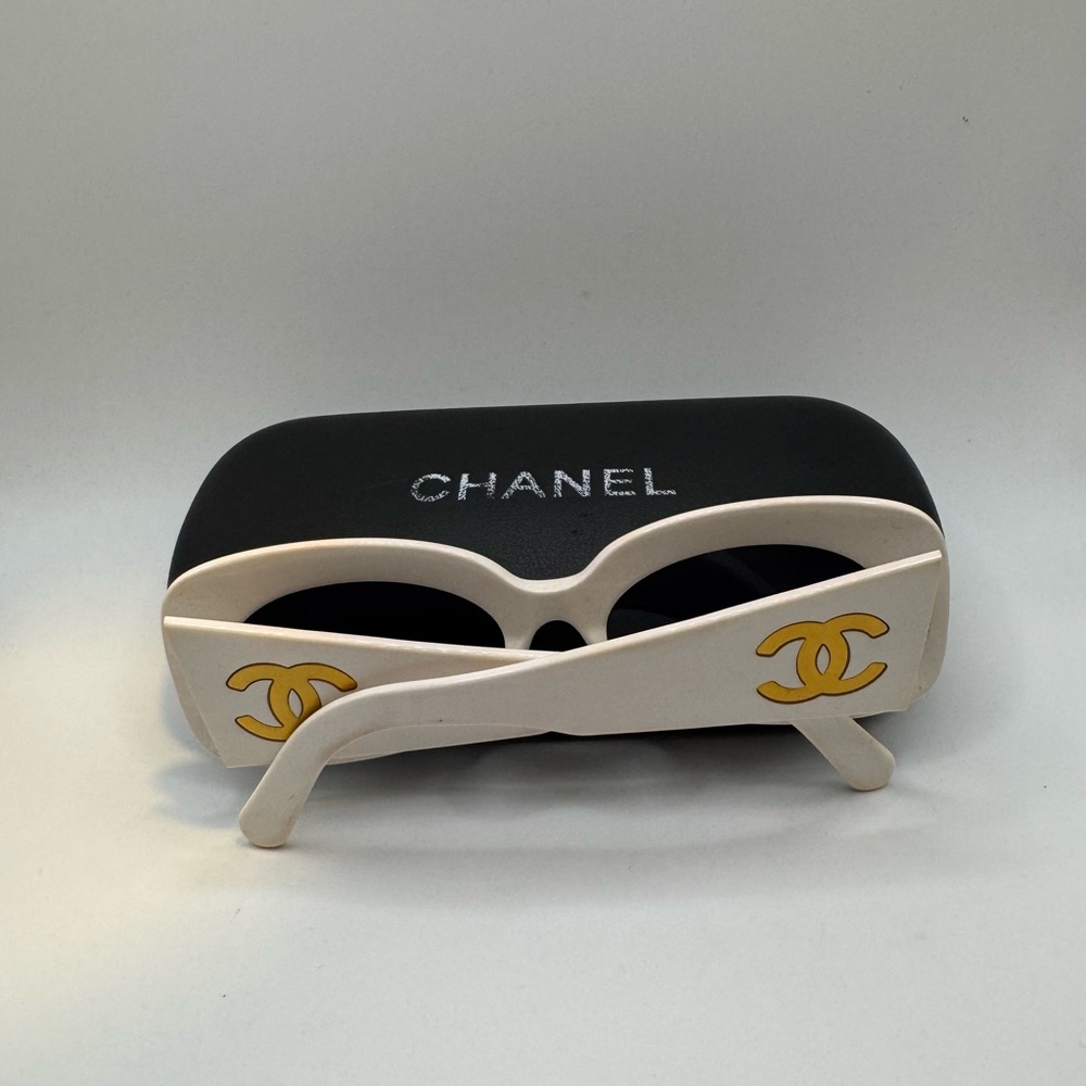 Vintage CHANEL Cream and Gold Women's Sunglasses 05248
